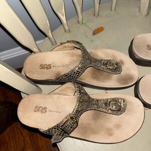 SAS Women's Textured Brown Sandals 9